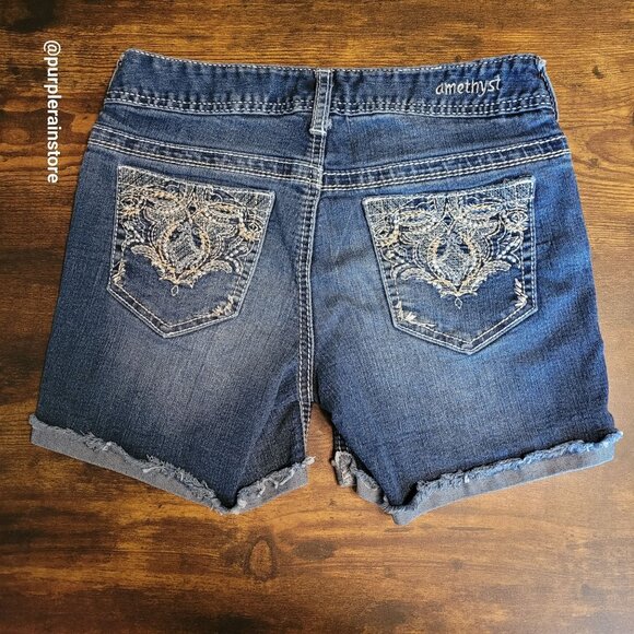 Amethyst Cuffed Cut Off Rachel Shorts Size 3 Low Rise Embellished Thick Stitch - Picture 1 of 11